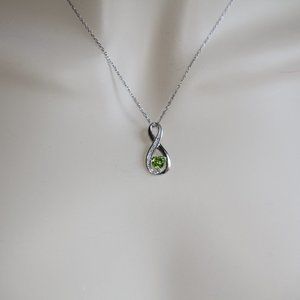 New With Tags Sterling Silver Peridot Diamond Infinity Pendant Necklace